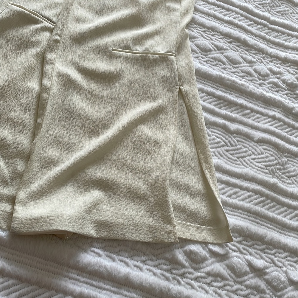 Dynamite long cream sleeveless blazer - Picture 3 of 4
